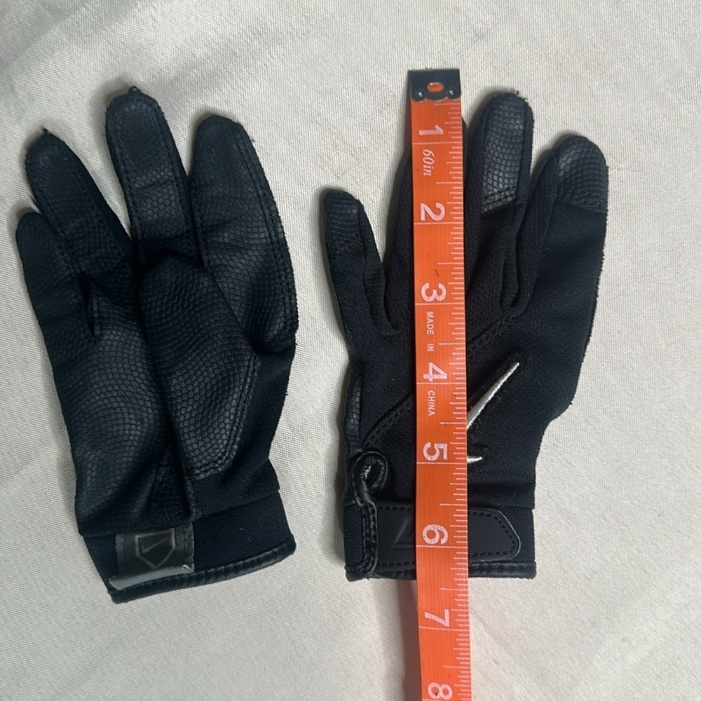 NIKE Black kids Sports Baseball Gloves - Picture 8 of 9